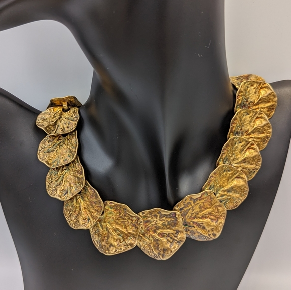 KENNETH JAY LANE (Signed) Matte Gold Gingko Leaf Choker Necklace, 18 inches - Picture 4 of 11
